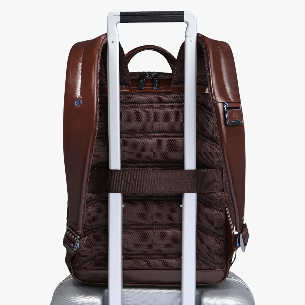 PIQUADRO ZAINO UOMO PERSONALIZZABILE PORTA PC 14″ CA6311B2 mogano (10) PIQUADRO ZAINO UOMO PERSONALIZZABILE PORTA PC 14″ CA6311B2 mogano