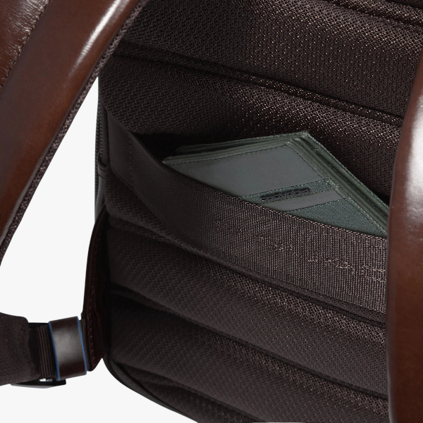 PIQUADRO ZAINO UOMO PERSONALIZZABILE PORTA PC 14″ CA6311B2 mogano (13) PIQUADRO ZAINO UOMO PERSONALIZZABILE PORTA PC 14″ CA6311B2 mogano